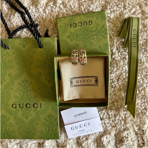 New Gucci Logo GG Hoop earrings - Picture 6 of 7